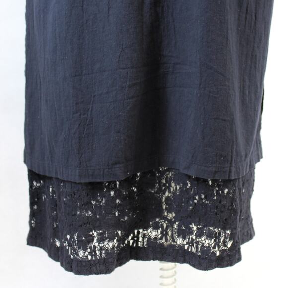 Elegant Black Lace Midi Dress - Picture 4 of 12